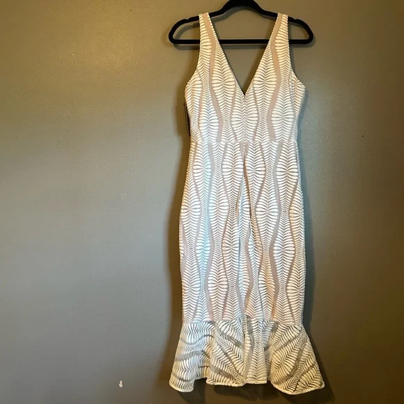 Guess Tan and White Ruffled Bodycon Midi Dress - Picture 13 of 14